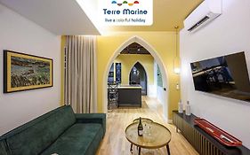 Under Bridge, Terremarine